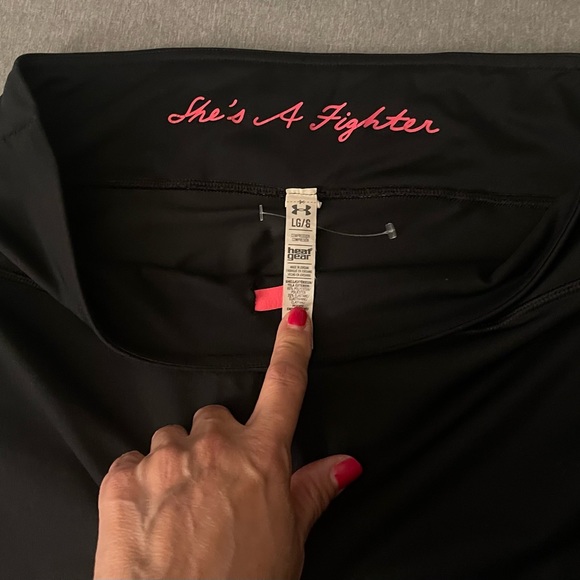 Black and pink UNDER ARMOR capris, - Picture 3 of 3